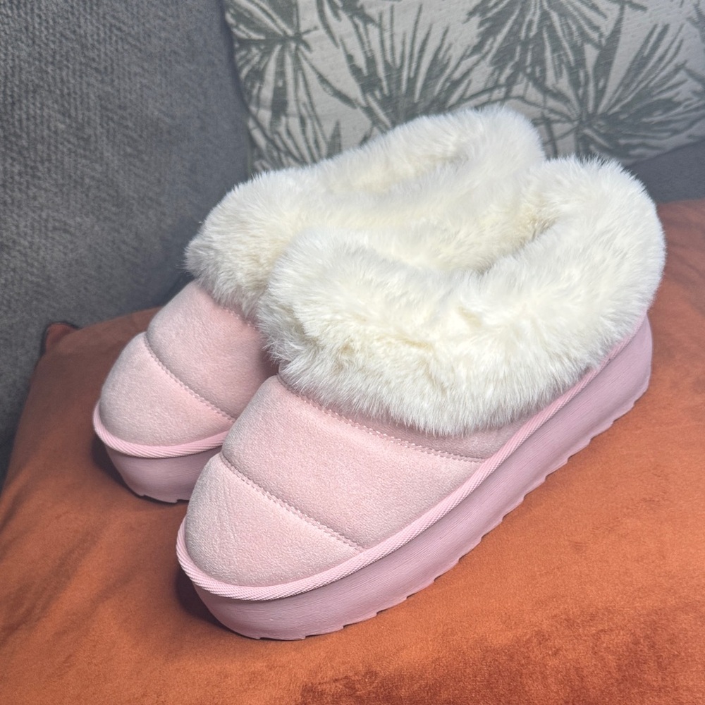 Wild Diva Pink Faux Fur Women's Slippers